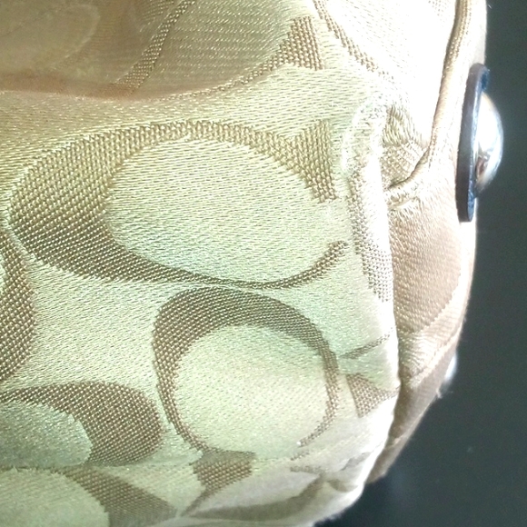 Coach - Picture 6 of 7